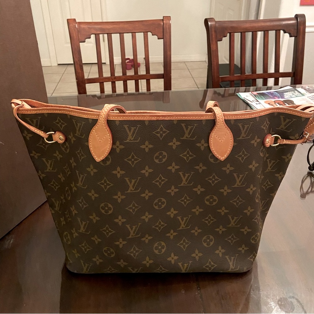 Authentic Louis Vuitton Neverfull MM Excellent condition